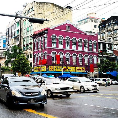 Hostel The Sat Yangon Exterior foto