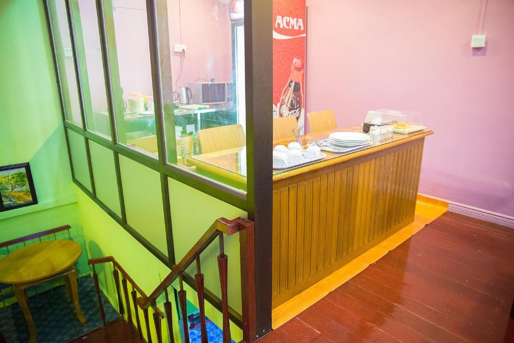 Hostel The Sat Yangon Exterior foto