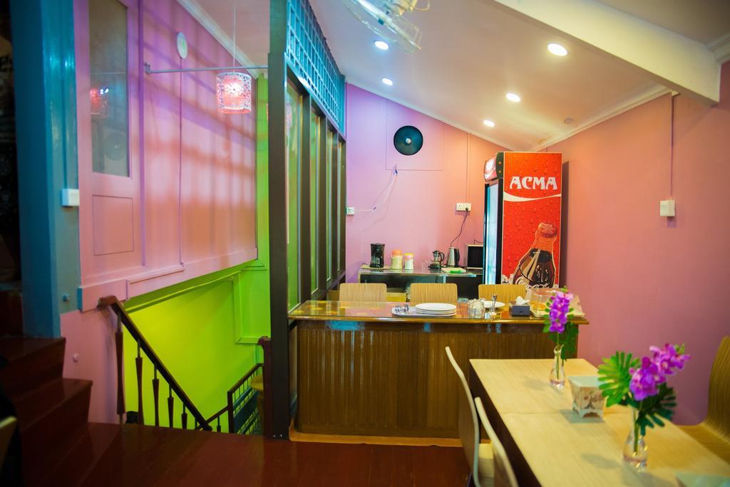 Hostel The Sat Yangon Exterior foto