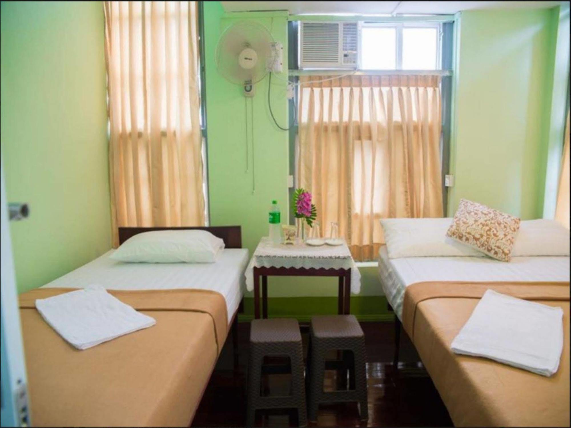 Hostel The Sat Yangon Exterior foto