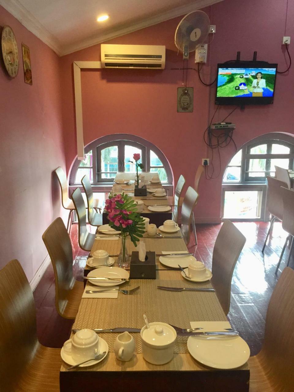 Hostel The Sat Yangon Exterior foto