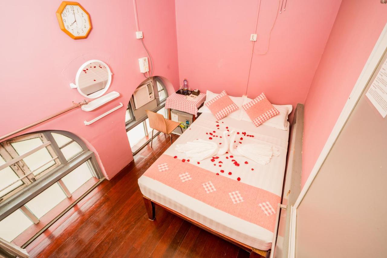 Hostel The Sat Yangon Exterior foto