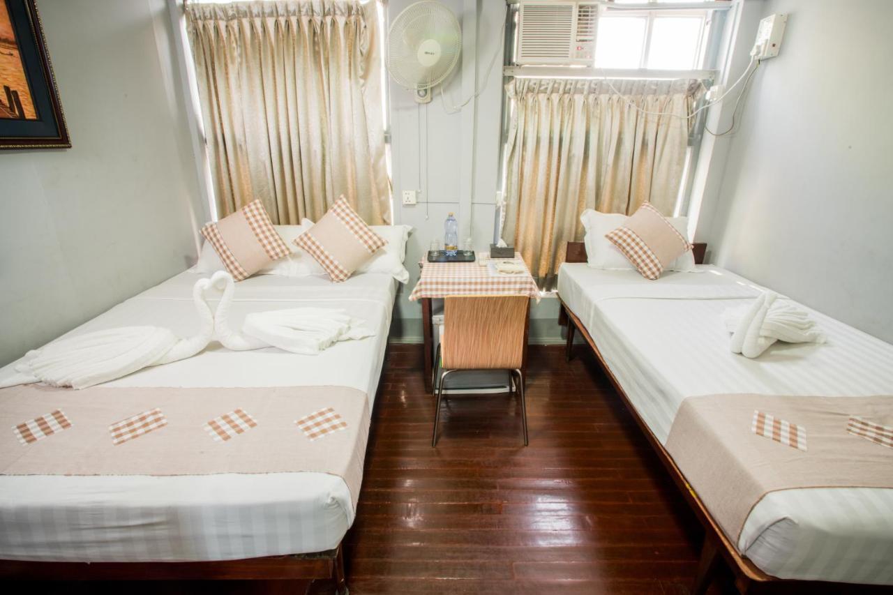 Hostel The Sat Yangon Exterior foto