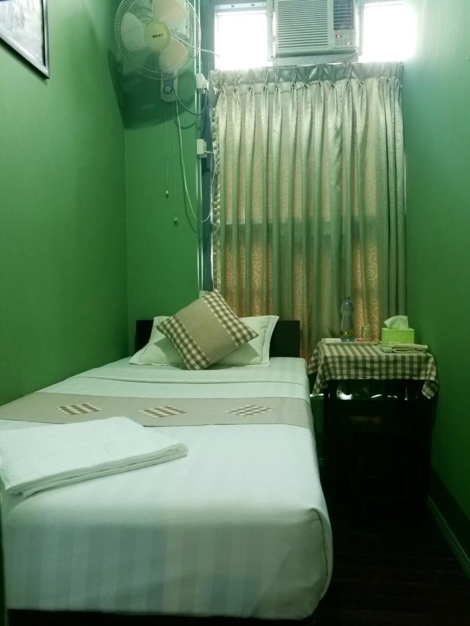 Hostel The Sat Yangon Exterior foto
