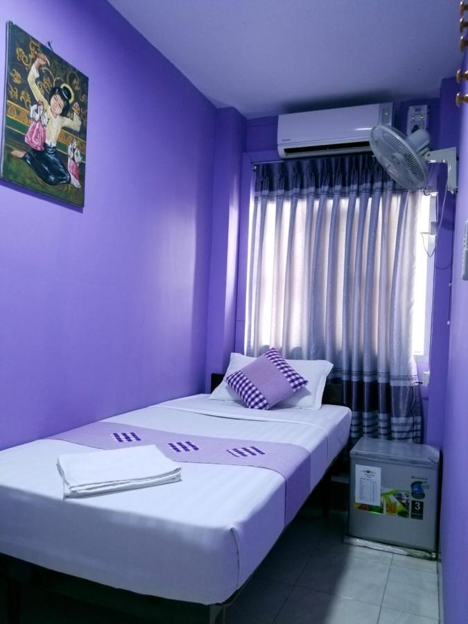 Hostel The Sat Yangon Exterior foto