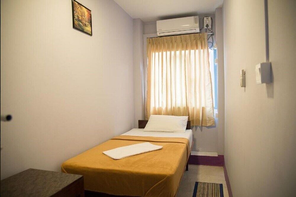 Hostel The Sat Yangon Exterior foto